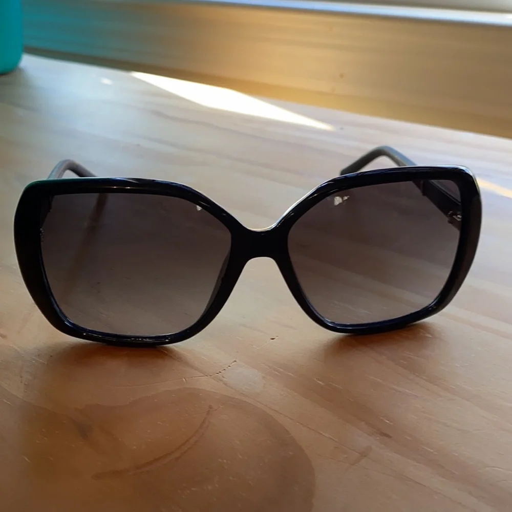 Chloe Black Sunglasses - Picture 12 of 12